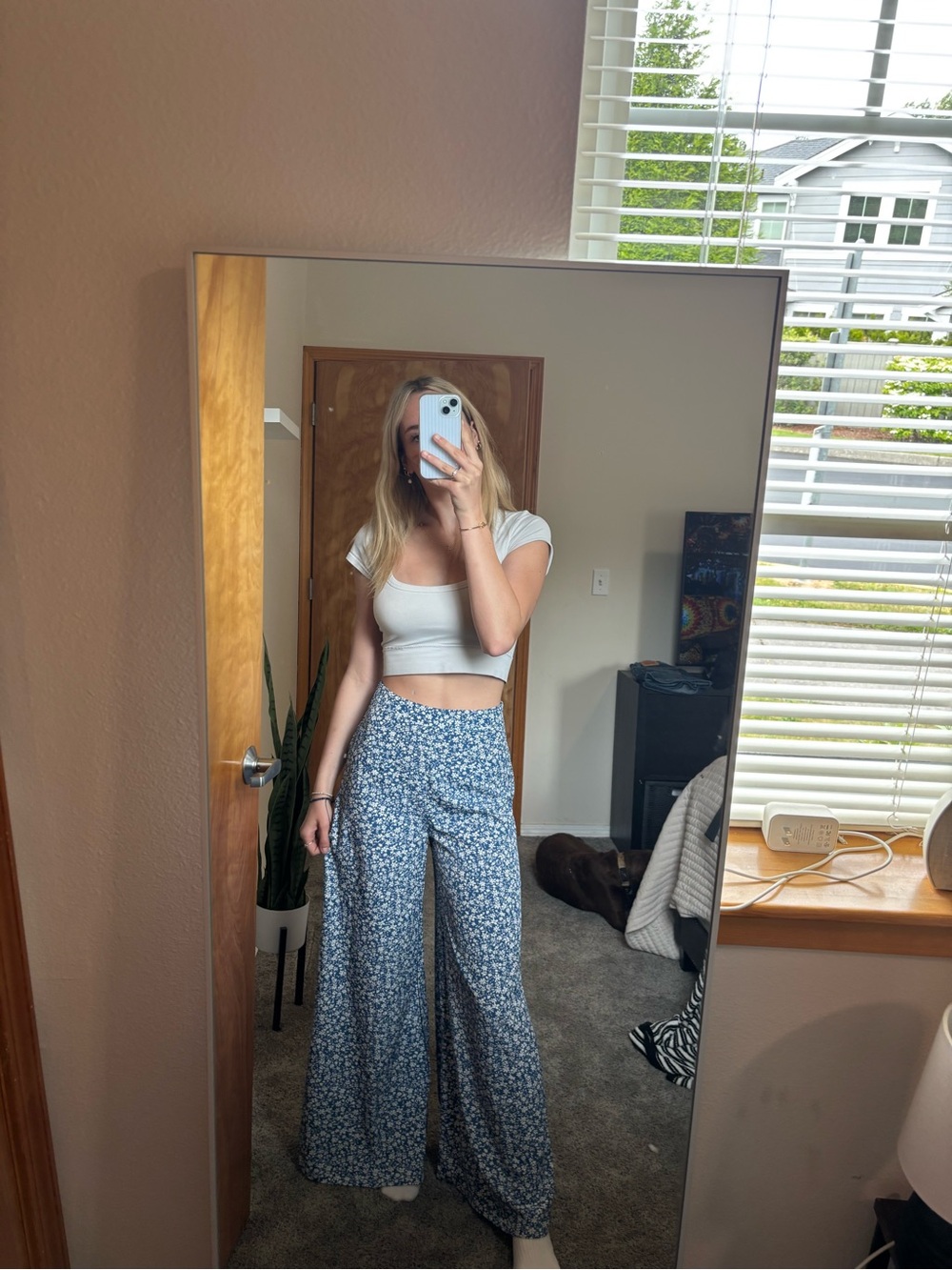 SHEIN Blue and White Floral Elastic-Waist Skirt